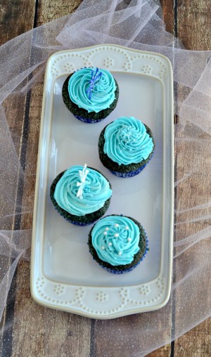 Blue Velvet Cupcakes #SundaySupper - Hezzi-D's Books and Cooks